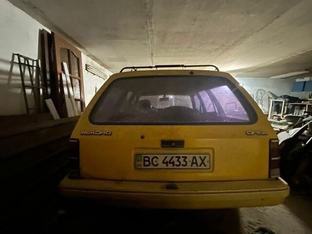 Желтый Опель Рекорд, объемом двигателя 2 л и пробегом 400 тыс. км за 500 $, фото 7 на Automoto.ua