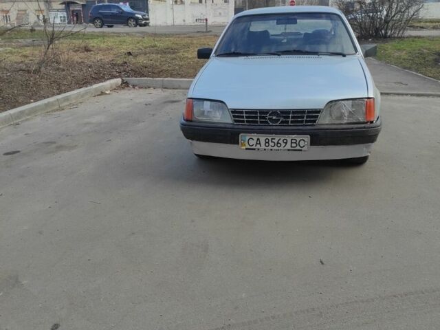 Серый Опель Рекорд, объемом двигателя 1 л и пробегом 2 тыс. км за 565 $, фото 3 на Automoto.ua