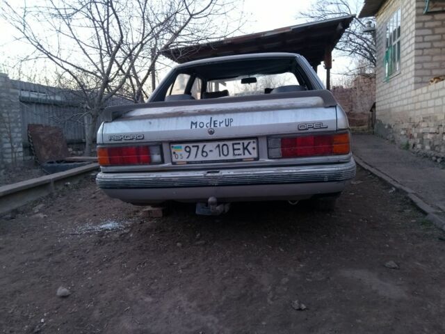 Сірий Опель Рекорд, об'ємом двигуна 0 л та пробігом 222 тис. км за 158 $, фото 4 на Automoto.ua