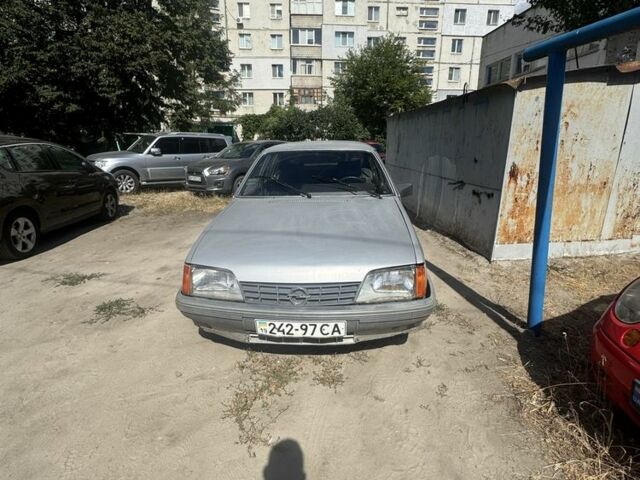 Сірий Опель Рекорд, об'ємом двигуна 2 л та пробігом 100 тис. км за 752 $, фото 1 на Automoto.ua