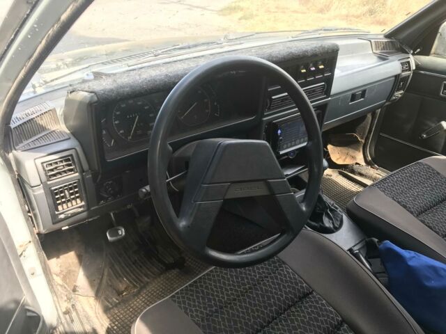Серый Опель Рекорд, объемом двигателя 1.8 л и пробегом 44 тыс. км за 1700 $, фото 3 на Automoto.ua