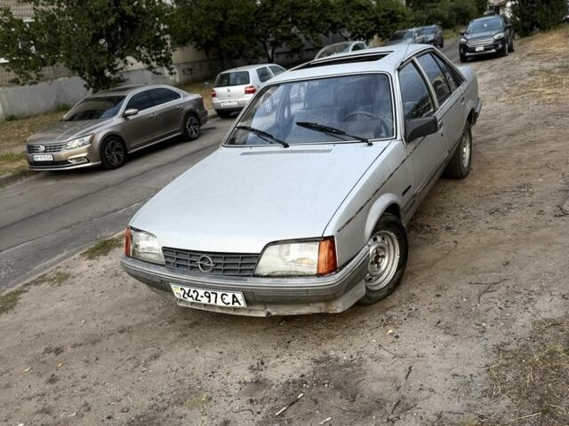 Сірий Опель Рекорд, об'ємом двигуна 2 л та пробігом 100 тис. км за 753 $, фото 1 на Automoto.ua