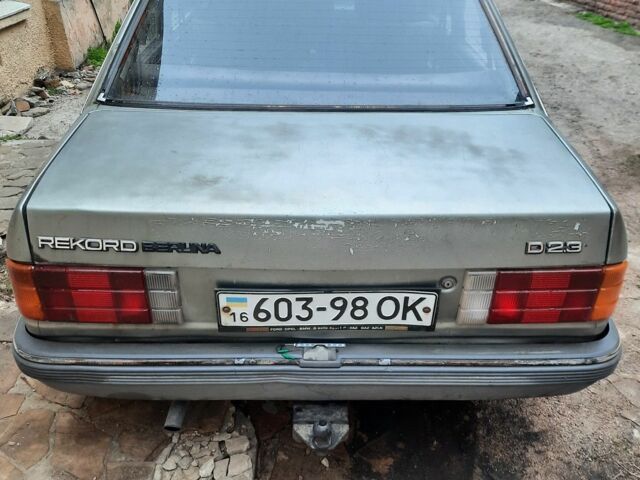 Сірий Опель Рекорд, об'ємом двигуна 2 л та пробігом 100 тис. км за 800 $, фото 2 на Automoto.ua