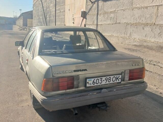 Сірий Опель Рекорд, об'ємом двигуна 0 л та пробігом 232 тис. км за 800 $, фото 2 на Automoto.ua