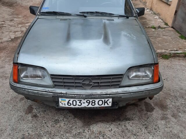 Сірий Опель Рекорд, об'ємом двигуна 2 л та пробігом 100 тис. км за 800 $, фото 1 на Automoto.ua