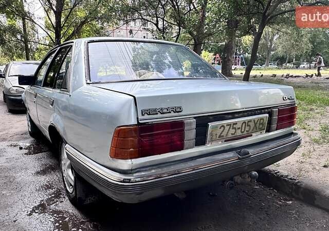 Серый Опель Рекорд, объемом двигателя 0 л и пробегом 170 тыс. км за 1300 $, фото 5 на Automoto.ua