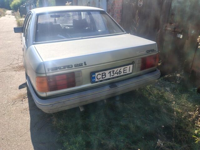 Серый Опель Рекорд, объемом двигателя 2.2 л и пробегом 30 тыс. км за 700 $, фото 2 на Automoto.ua