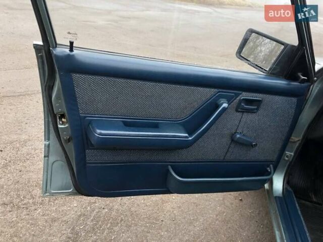 Серый Опель Рекорд, объемом двигателя 1.8 л и пробегом 281 тыс. км за 800 $, фото 3 на Automoto.ua