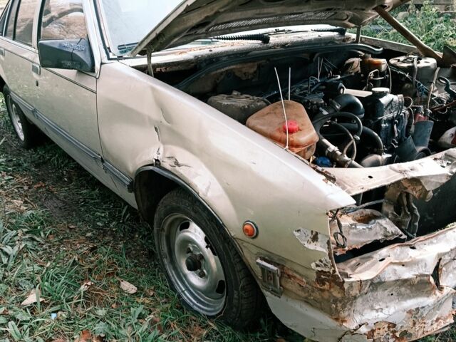 Серый Опель Рекорд, объемом двигателя 2 л и пробегом 260 тыс. км за 600 $, фото 5 на Automoto.ua