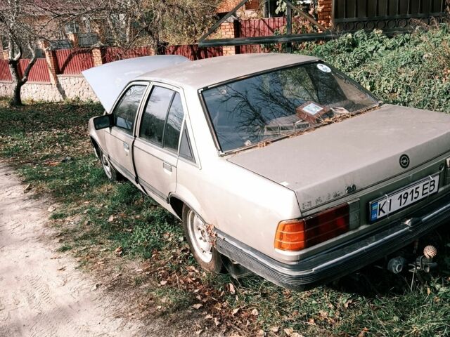 Серый Опель Рекорд, объемом двигателя 2 л и пробегом 260 тыс. км за 600 $, фото 2 на Automoto.ua