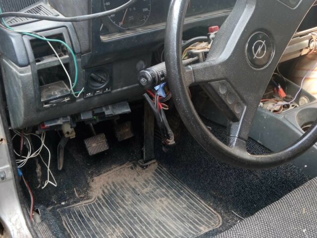 Сірий Опель Рекорд, об'ємом двигуна 0 л та пробігом 185 тис. км за 309 $, фото 4 на Automoto.ua