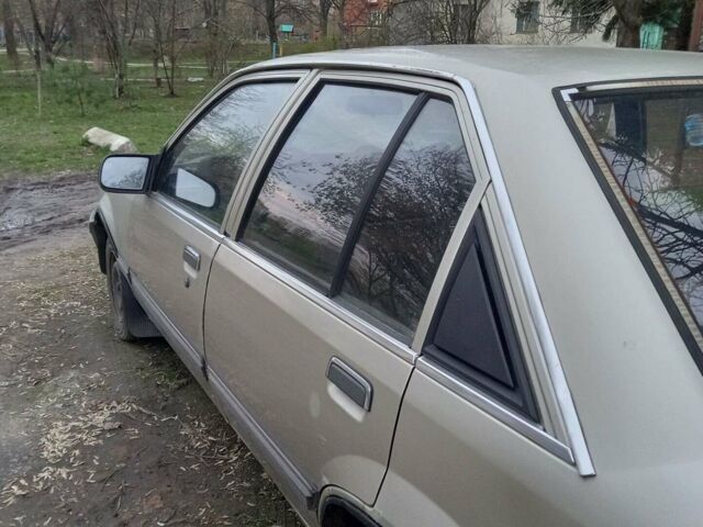 Сірий Опель Рекорд, об'ємом двигуна 1.8 л та пробігом 1 тис. км за 370 $, фото 2 на Automoto.ua