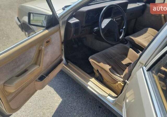 Серый Опель Рекорд, объемом двигателя 1.8 л и пробегом 150 тыс. км за 1750 $, фото 5 на Automoto.ua