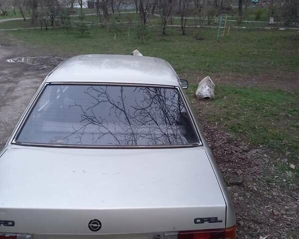 Серый Опель Рекорд, объемом двигателя 1.8 л и пробегом 1 тыс. км за 560 $, фото 1 на Automoto.ua