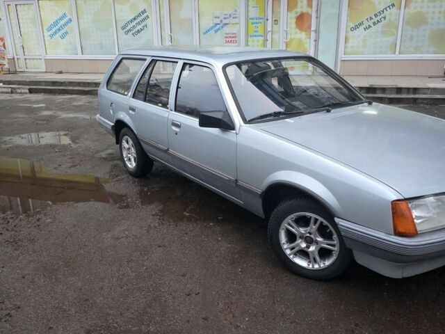 Сірий Опель Рекорд, об'ємом двигуна 2 л та пробігом 200 тис. км за 1200 $, фото 2 на Automoto.ua