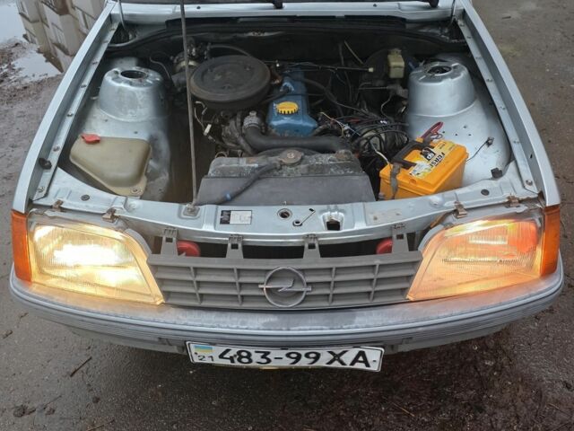 Сірий Опель Рекорд, об'ємом двигуна 2 л та пробігом 200 тис. км за 1200 $, фото 13 на Automoto.ua