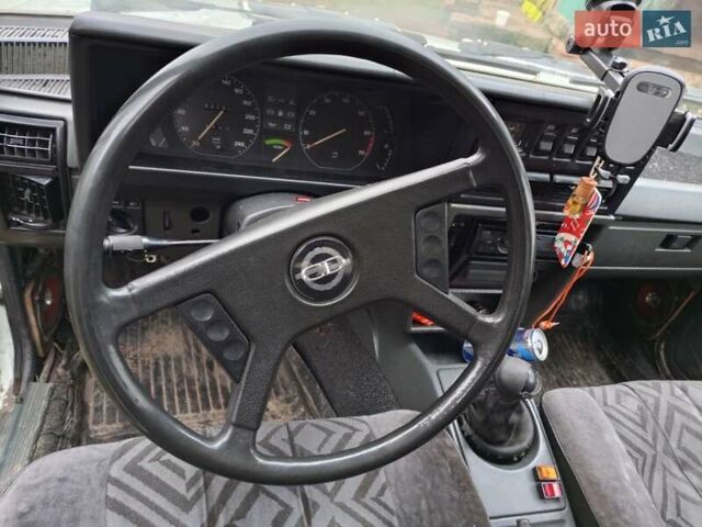 Серый Опель Рекорд, объемом двигателя 2.2 л и пробегом 600 тыс. км за 700 $, фото 3 на Automoto.ua