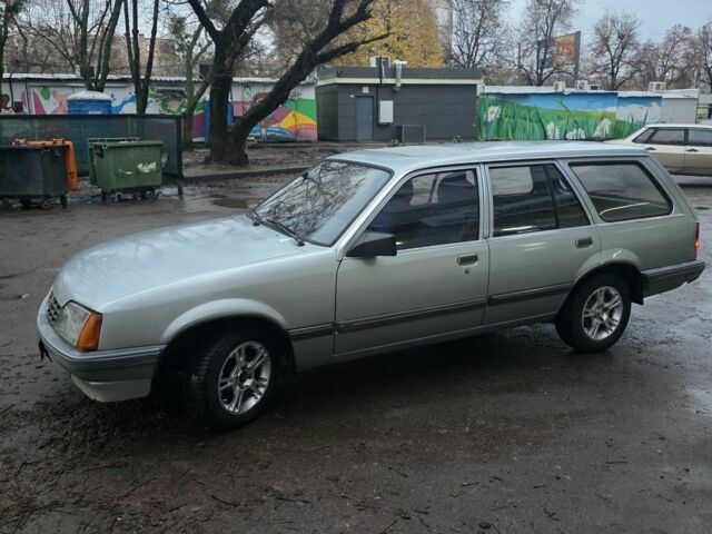 Сірий Опель Рекорд, об'ємом двигуна 2 л та пробігом 200 тис. км за 1200 $, фото 20 на Automoto.ua