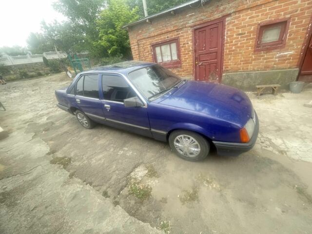 Синий Опель Рекорд, объемом двигателя 2.2 л и пробегом 300 тыс. км за 350 $, фото 1 на Automoto.ua