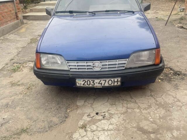 Синий Опель Рекорд, объемом двигателя 2.2 л и пробегом 300 тыс. км за 350 $, фото 3 на Automoto.ua
