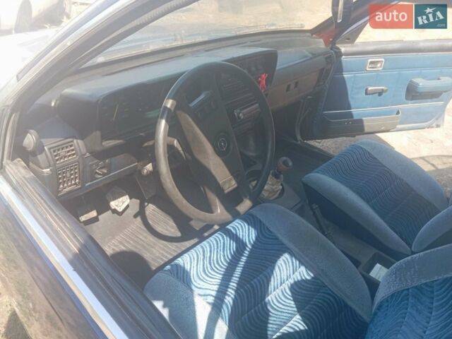 Синий Опель Рекорд, объемом двигателя 2 л и пробегом 50 тыс. км за 1100 $, фото 7 на Automoto.ua