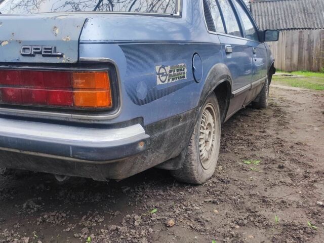 Синий Опель Рекорд, объемом двигателя 2 л и пробегом 3 тыс. км за 341 $, фото 5 на Automoto.ua