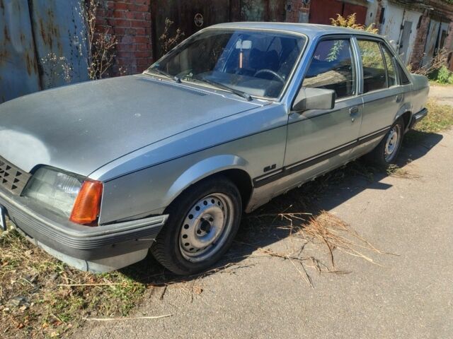 Синий Опель Рекорд, объемом двигателя 2.2 л и пробегом 30 тыс. км за 700 $, фото 1 на Automoto.ua