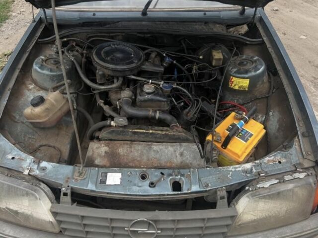 Синій Опель Рекорд, об'ємом двигуна 2 л та пробігом 1 тис. км за 480 $, фото 4 на Automoto.ua