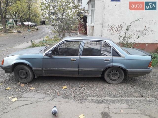 Синій Опель Рекорд, об'ємом двигуна 2 л та пробігом 300 тис. км за 700 $, фото 1 на Automoto.ua