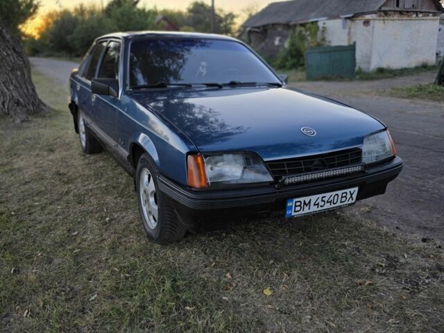 Синий Опель Рекорд, объемом двигателя 2 л и пробегом 600 тыс. км за 1300 $, фото 2 на Automoto.ua