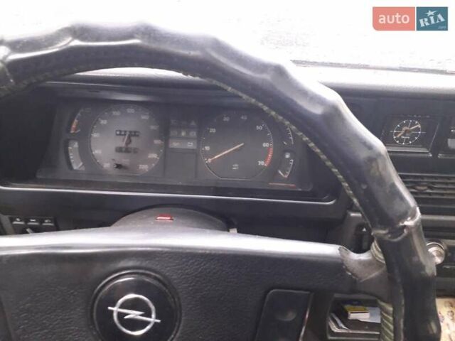Синій Опель Рекорд, об'ємом двигуна 2 л та пробігом 300 тис. км за 700 $, фото 7 на Automoto.ua