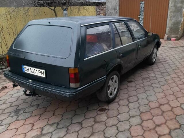 Синий Опель Рекорд, объемом двигателя 2.3 л и пробегом 1000 тыс. км за 999 $, фото 1 на Automoto.ua