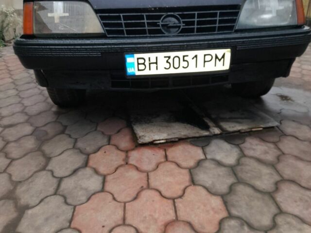 Синий Опель Рекорд, объемом двигателя 2.3 л и пробегом 1000 тыс. км за 999 $, фото 2 на Automoto.ua