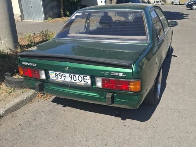 Зелений Опель Рекорд, об'ємом двигуна 2 л та пробігом 250 тис. км за 1200 $, фото 2 на Automoto.ua