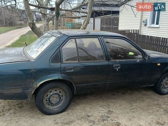 Зеленый Опель Рекорд, объемом двигателя 2 л и пробегом 100 тыс. км за 550 $, фото 3 на Automoto.ua