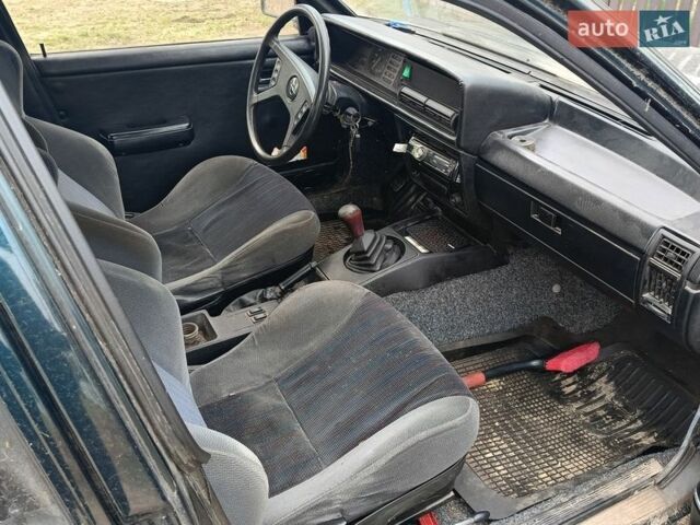 Зеленый Опель Рекорд, объемом двигателя 2 л и пробегом 100 тыс. км за 550 $, фото 2 на Automoto.ua