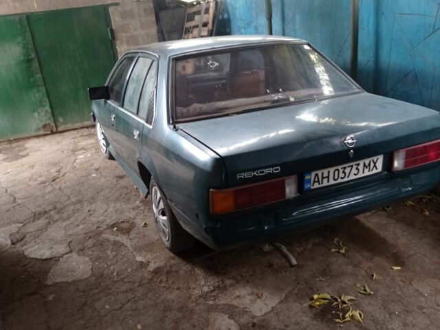 Зелений Опель Рекорд, об'ємом двигуна 2 л та пробігом 1000 тис. км за 833 $, фото 5 на Automoto.ua