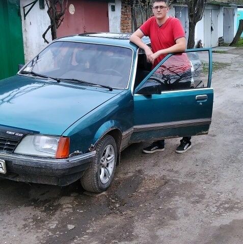 Зеленый Опель Рекорд, объемом двигателя 2 л и пробегом 500 тыс. км за 800 $, фото 1 на Automoto.ua