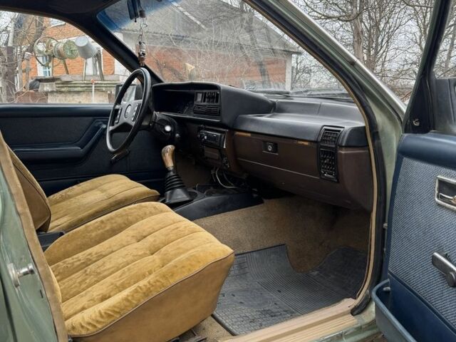 Зеленый Опель Рекорд, объемом двигателя 2 л и пробегом 370 тыс. км за 457 $, фото 4 на Automoto.ua