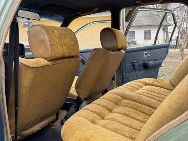 Зеленый Опель Рекорд, объемом двигателя 2 л и пробегом 370 тыс. км за 457 $, фото 2 на Automoto.ua