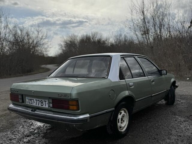 Зеленый Опель Рекорд, объемом двигателя 2 л и пробегом 370 тыс. км за 457 $, фото 5 на Automoto.ua