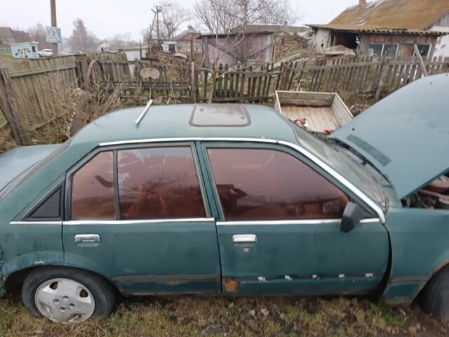 Зеленый Опель Рекорд, объемом двигателя 2 л и пробегом 2 тыс. км за 500 $, фото 3 на Automoto.ua