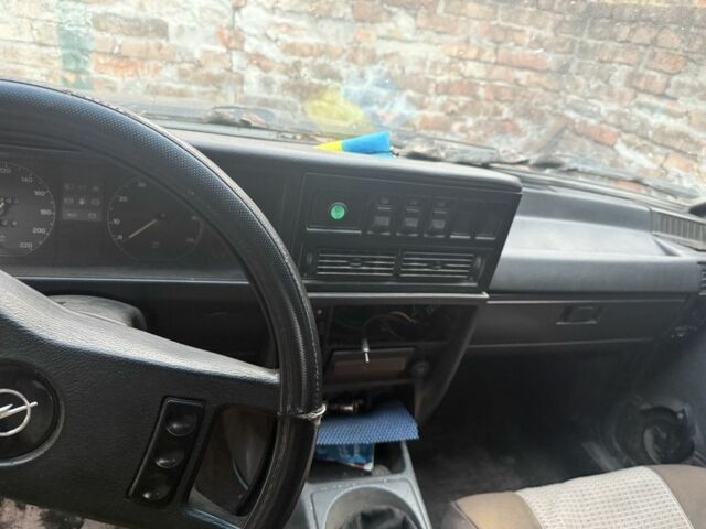 Зеленый Опель Рекорд, объемом двигателя 1.8 л и пробегом 160 тыс. км за 1100 $, фото 6 на Automoto.ua