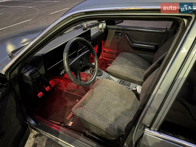 Зеленый Опель Рекорд, объемом двигателя 1.8 л и пробегом 220 тыс. км за 1400 $, фото 12 на Automoto.ua