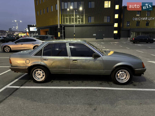Зеленый Опель Рекорд, объемом двигателя 1.8 л и пробегом 220 тыс. км за 1400 $, фото 2 на Automoto.ua