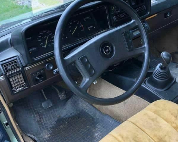 Зеленый Опель Рекорд, объемом двигателя 0 л и пробегом 777 тыс. км за 650 $, фото 4 на Automoto.ua