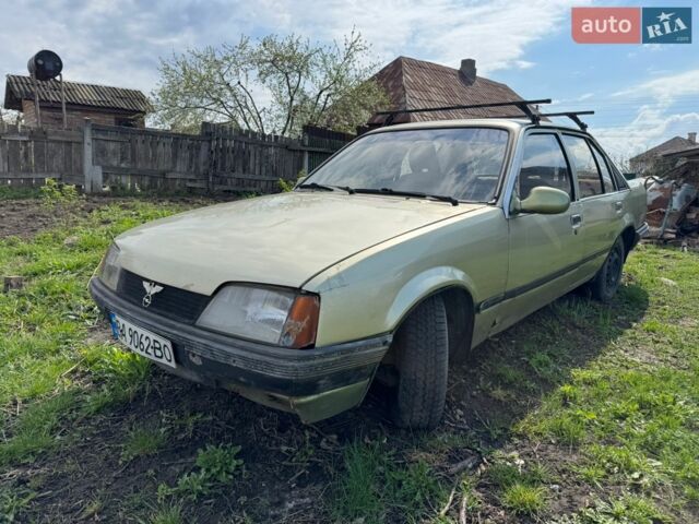 Зеленый Опель Рекорд, объемом двигателя 1.8 л и пробегом 160 тыс. км за 800 $, фото 1 на Automoto.ua