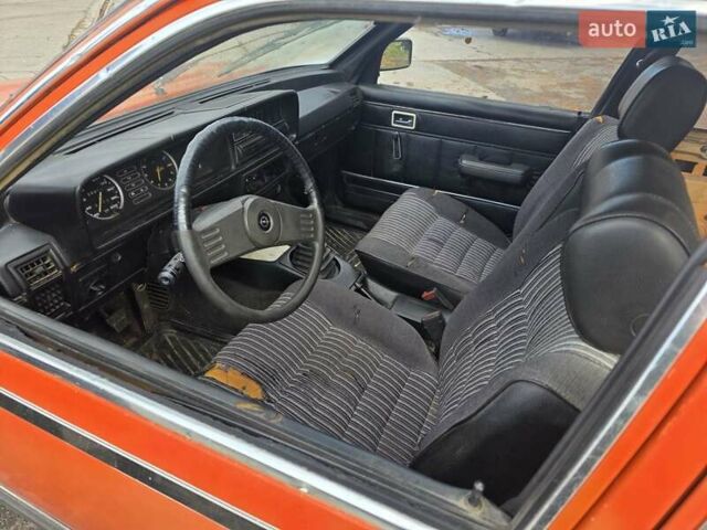 Помаранчевий Опель Рекорд, об'ємом двигуна 2 л та пробігом 200 тис. км за 500 $, фото 4 на Automoto.ua
