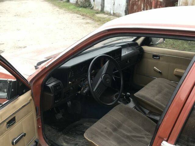 Оранжевый Опель Рекорд, объемом двигателя 1.8 л и пробегом 999 тыс. км за 300 $, фото 6 на Automoto.ua