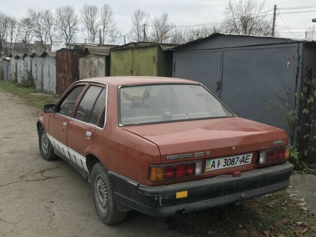 Оранжевый Опель Рекорд, объемом двигателя 1.8 л и пробегом 999 тыс. км за 300 $, фото 4 на Automoto.ua